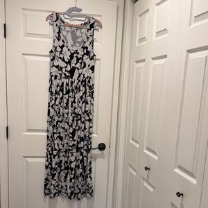 Elegant Black and White Floral Maxi Dress